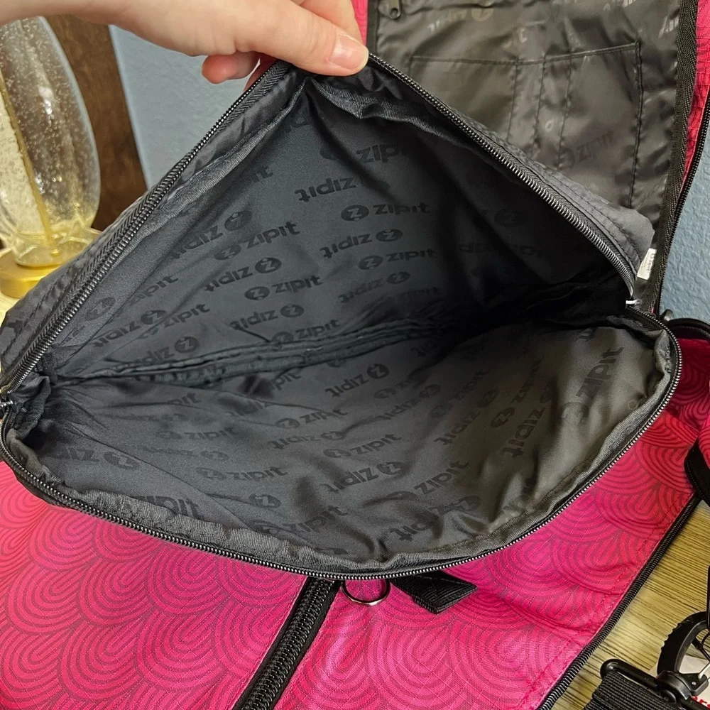 🆕 ZipIt Pink Reversible Laptop Messenger Bag